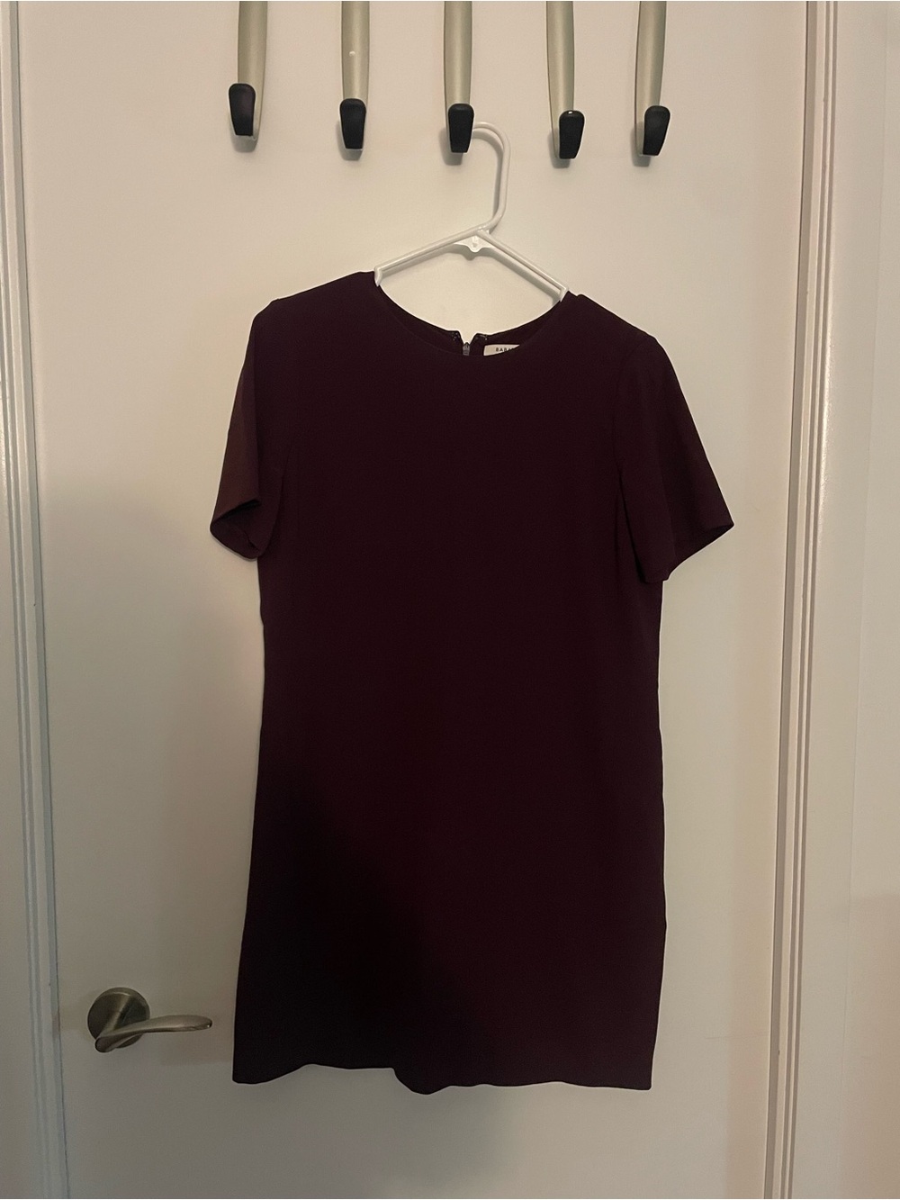 Babaton Short-Sleeve Crepe Shift Dress in Burgundy